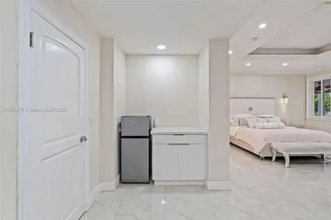 7225 Gleneagle Drive Miami Lakes FL 33014