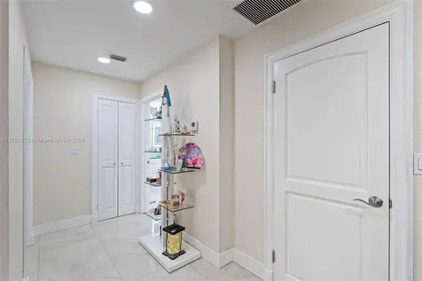 7225 Gleneagle Drive Miami Lakes FL 33014
