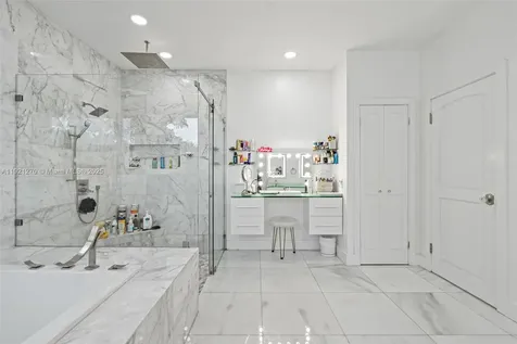 7225 Gleneagle Drive Miami Lakes FL 33014