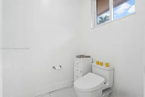 7225 Gleneagle Drive Miami Lakes FL 33014