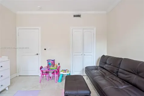7225 Gleneagle Drive Miami Lakes FL 33014