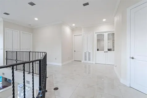 7225 Gleneagle Drive Miami Lakes FL 33014