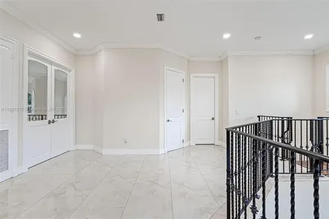 7225 Gleneagle Drive Miami Lakes FL 33014