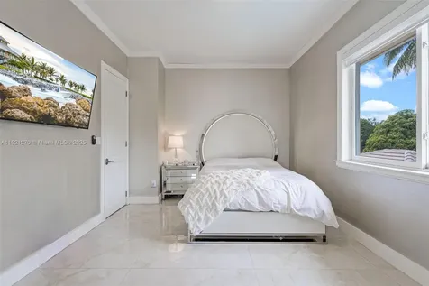7225 Gleneagle Drive Miami Lakes FL 33014