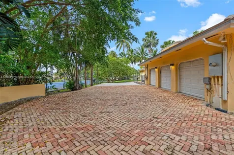 7225 Gleneagle Drive Miami Lakes FL 33014