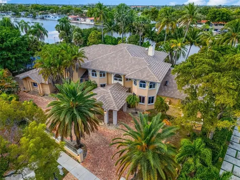 7225 Gleneagle Drive Miami Lakes FL 33014