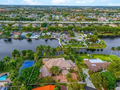 7225 Gleneagle Drive Miami Lakes FL 33014
