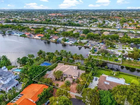7225 Gleneagle Drive Miami Lakes FL 33014