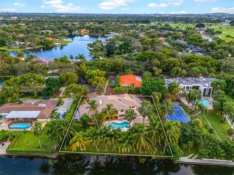 7225 Gleneagle Drive Miami Lakes FL 33014