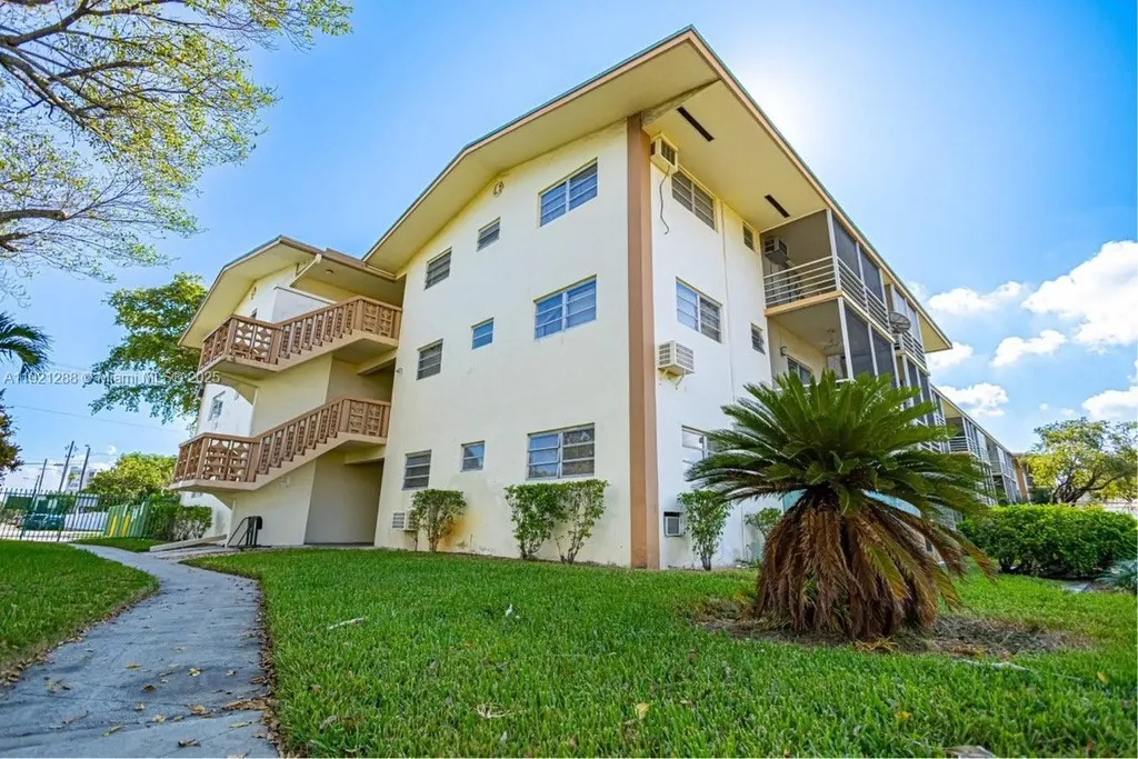 16790 NE 14th Avenue Miami FL 33162