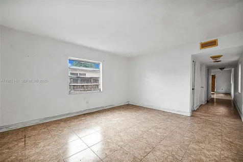 2614 W 8th Court Hialeah FL 33010