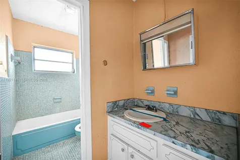 2614 W 8th Court Hialeah FL 33010