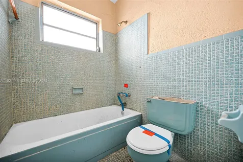 2614 W 8th Court Hialeah FL 33010