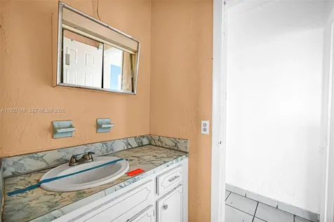 2614 W 8th Court Hialeah FL 33010