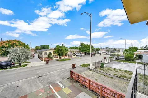 2614 W 8th Court Hialeah FL 33010