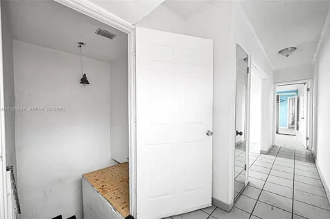 2614 W 8th Court Hialeah FL 33010
