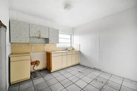 2614 W 8th Court Hialeah FL 33010