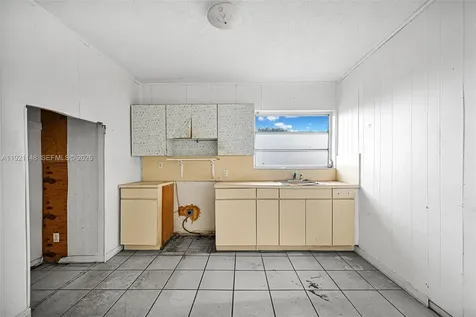 2614 W 8th Court Hialeah FL 33010