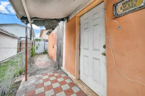 2614 W 8th Court Hialeah FL 33010