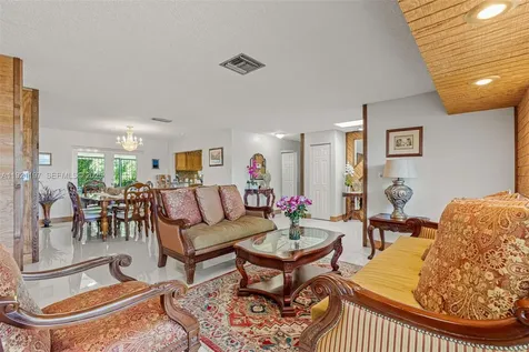 7004 SW 139th Place Miami FL 33183
