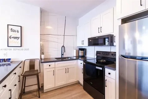 20 E Island Avenue Miami Beach FL 33139