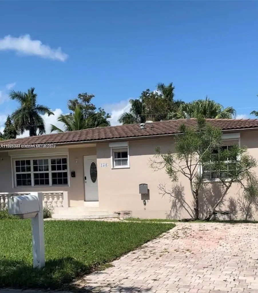 1531 Moffett Street Hollywood FL 33020