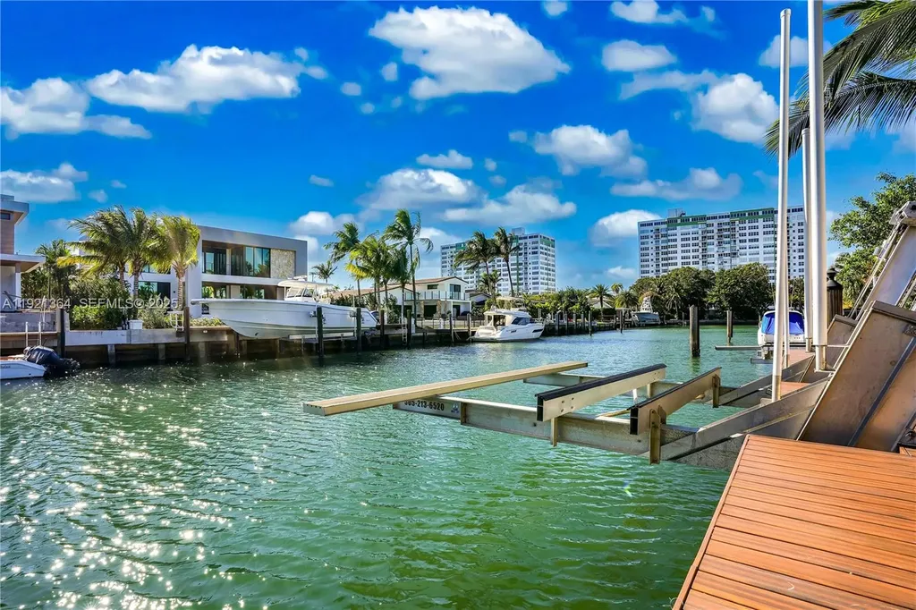 2130 NE 122nd Road North Miami FL 33181