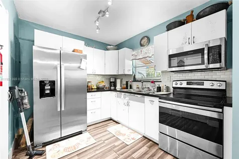2040 NW 34th Street Miami FL 33142