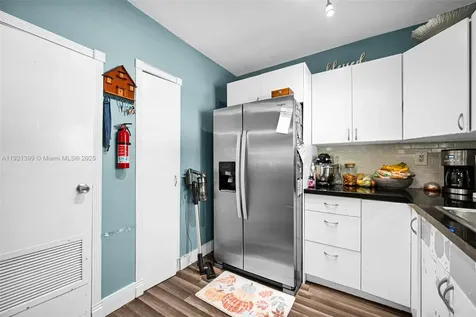 2040 NW 34th Street Miami FL 33142