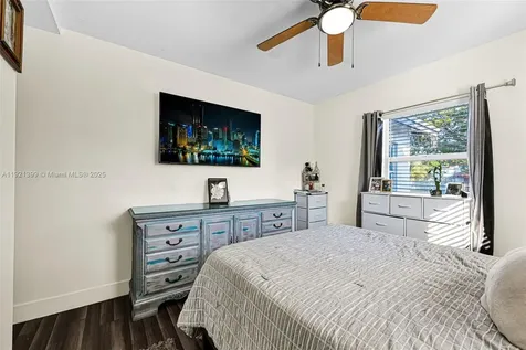 2040 NW 34th Street Miami FL 33142