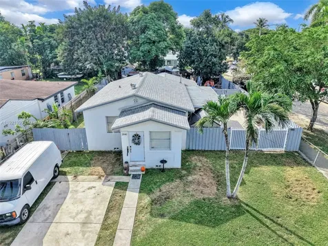 2040 NW 34th Street Miami FL 33142