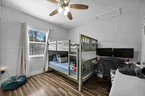 2040 NW 34th Street Miami FL 33142