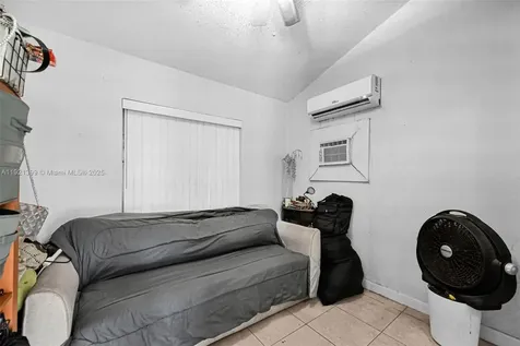 2040 NW 34th Street Miami FL 33142