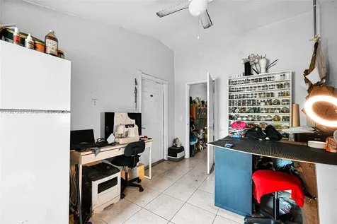 2040 NW 34th Street Miami FL 33142