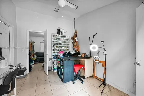 2040 NW 34th Street Miami FL 33142