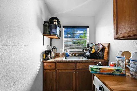 2040 NW 34th Street Miami FL 33142