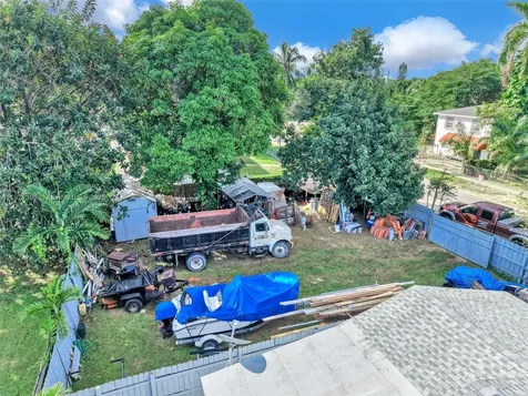 2040 NW 34th Street Miami FL 33142
