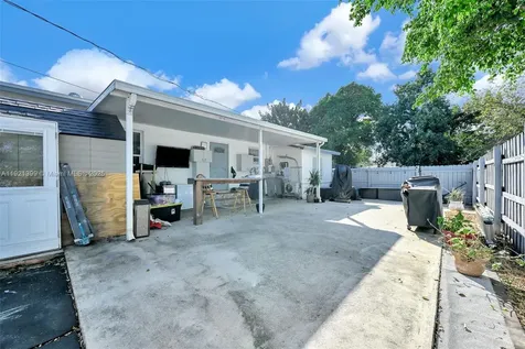 2040 NW 34th Street Miami FL 33142