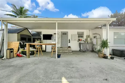 2040 NW 34th Street Miami FL 33142