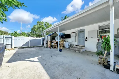 2040 NW 34th Street Miami FL 33142
