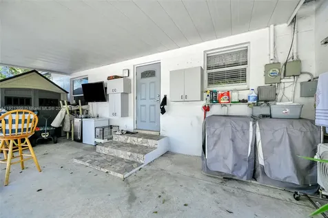 2040 NW 34th Street Miami FL 33142