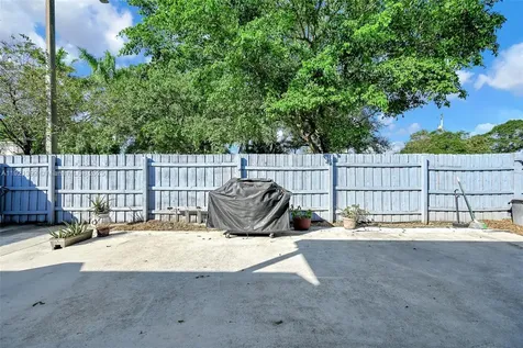 2040 NW 34th Street Miami FL 33142