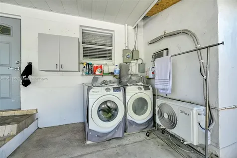 2040 NW 34th Street Miami FL 33142