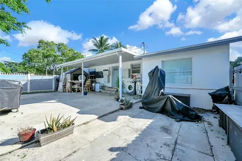 2040 NW 34th Street Miami FL 33142