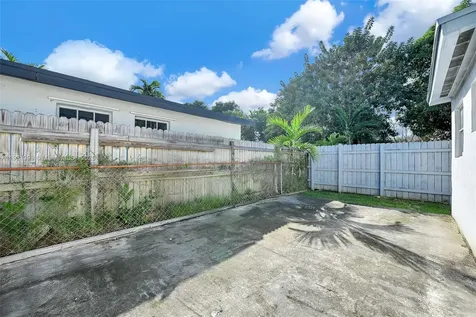 2040 NW 34th Street Miami FL 33142