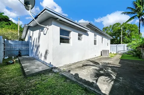 2040 NW 34th Street Miami FL 33142