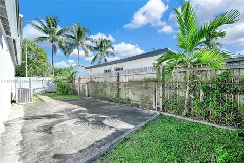 2040 NW 34th Street Miami FL 33142