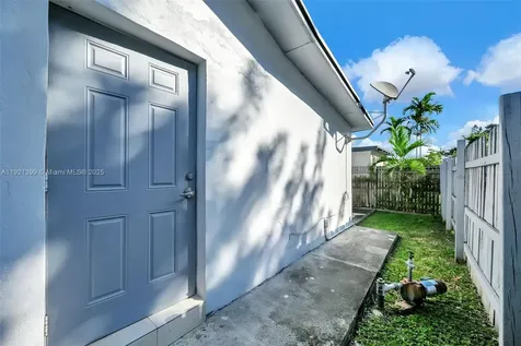 2040 NW 34th Street Miami FL 33142