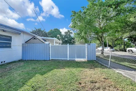 2040 NW 34th Street Miami FL 33142