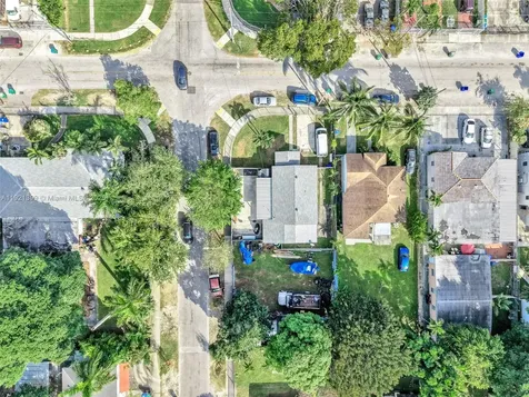 2040 NW 34th Street Miami FL 33142
